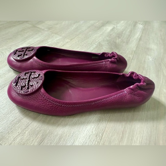 Tory Burch Purple Pebbled Leather Slip-On Emblem Cap Ballet Flats 8M - Picture 10 of 16